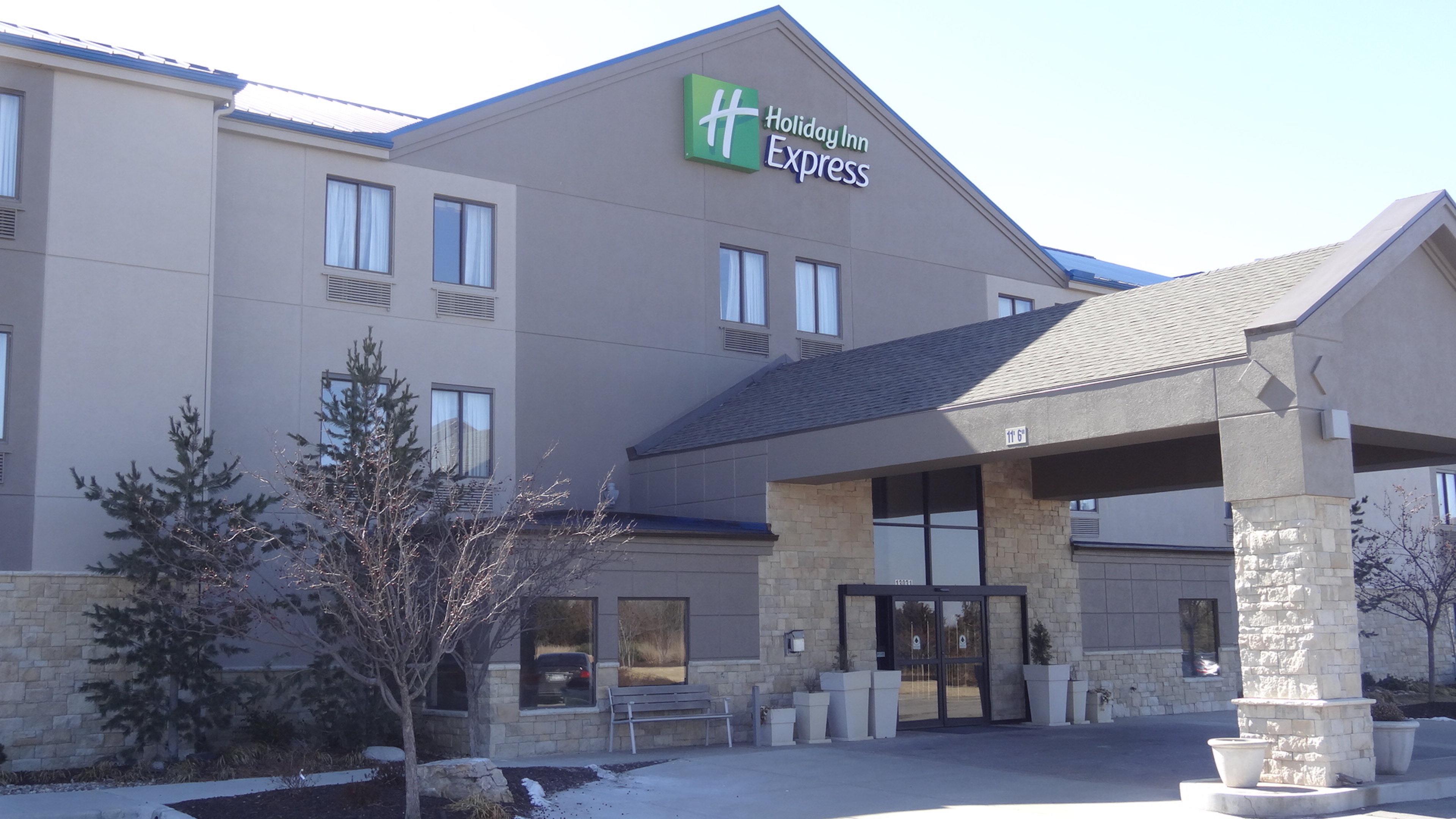 Holiday Inn Express Hotel Kansas City - Bonner Springs, An Ihg Hotel Exterior photo